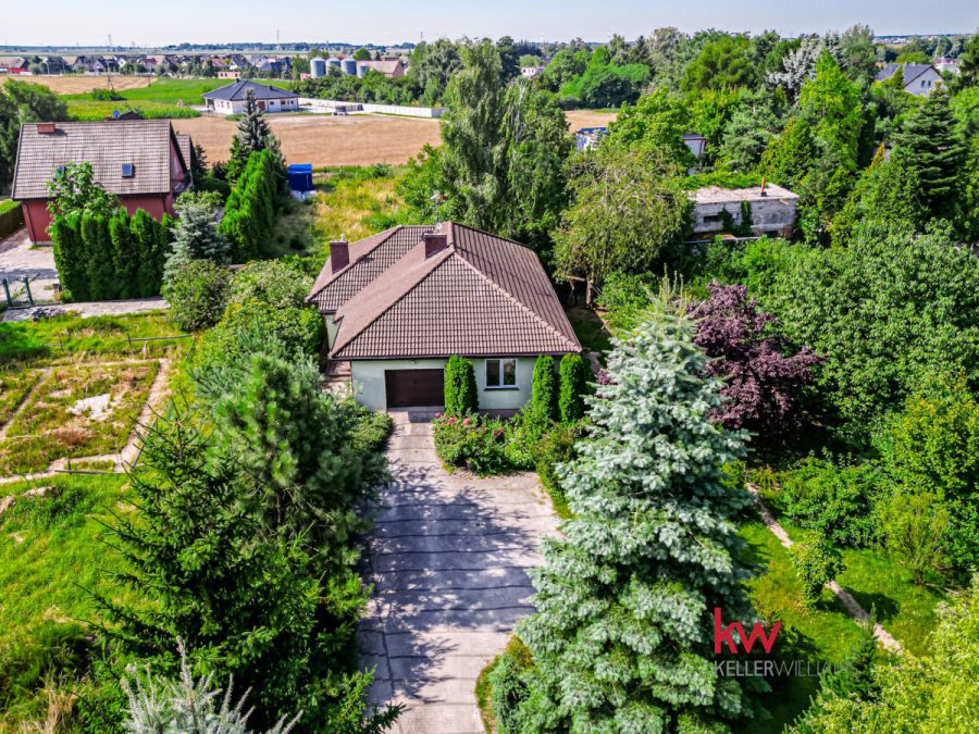 Dom parterowy z ogrodem i garażem, Palędzie — salon